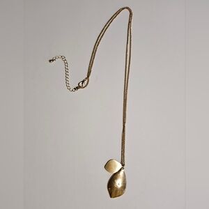 Elegant Gold Pendant Necklace